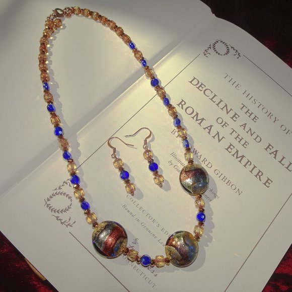 Handmade necklace & earring set with a trio of gold foil Murano focals - Picture 7 of 8